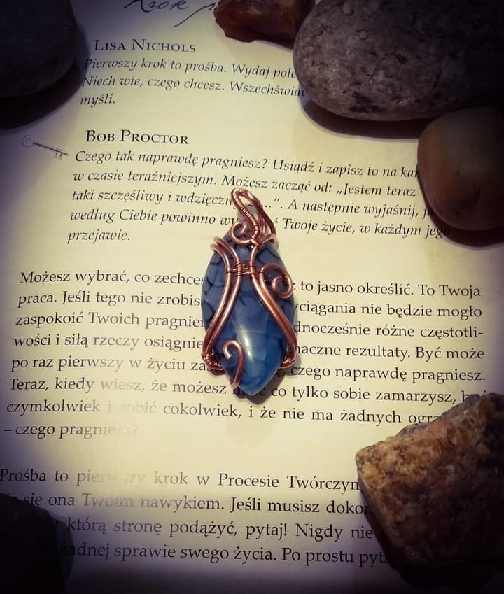 Wisiorek miedziany z agatem wire wrapping Dragon blue