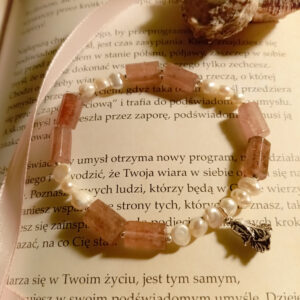 Bransoletka z perłą, kwarcem truskawkowym i srebrną różą "Romance"